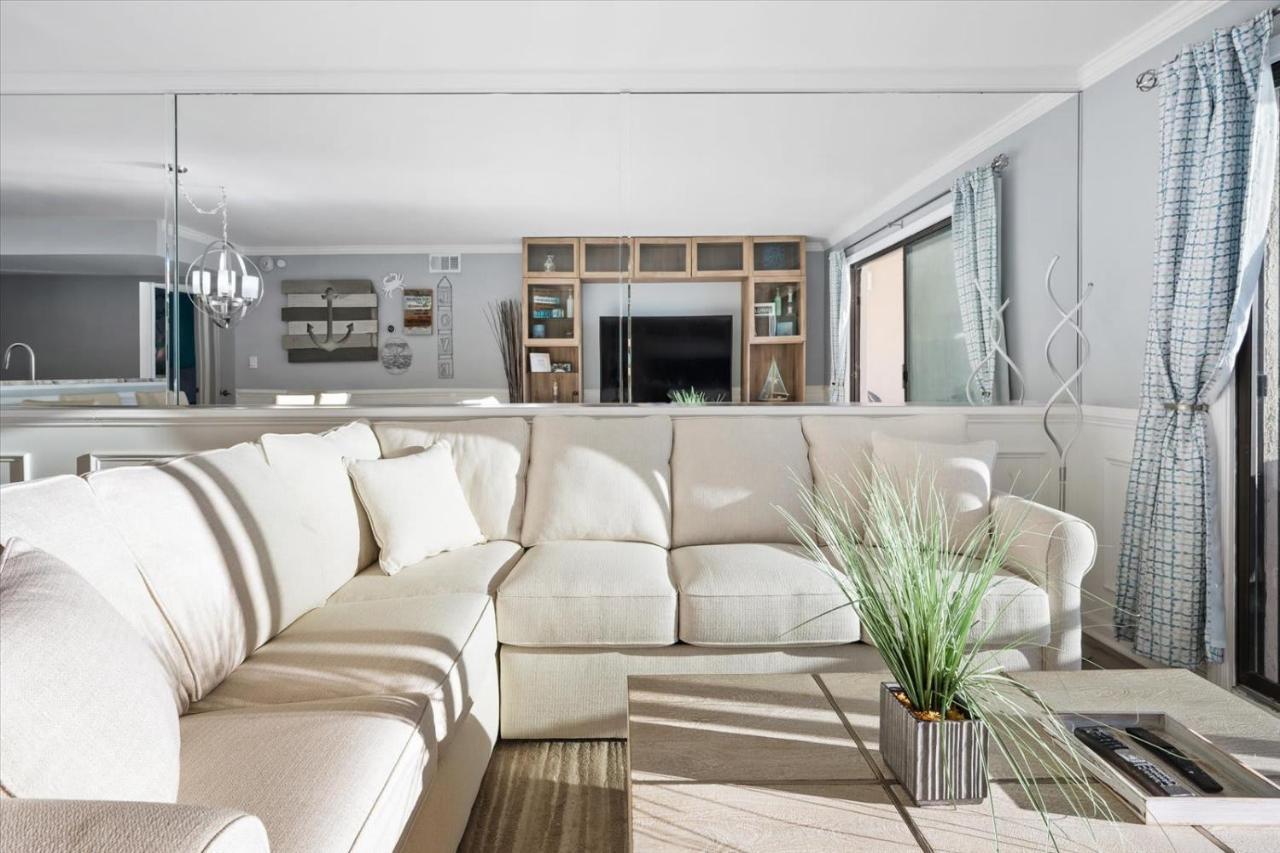 Oceanfront 2 Bedroom Modern W Pool Ocean Stadt