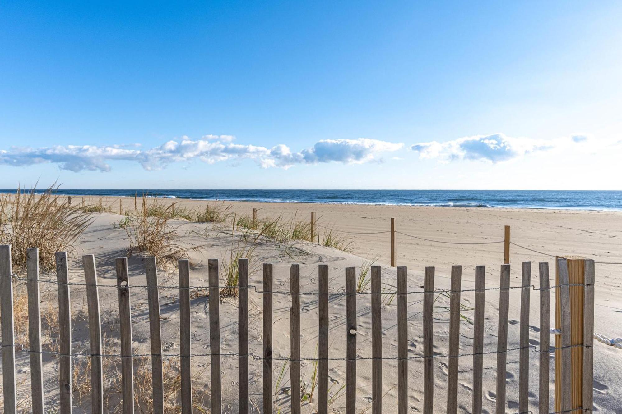 Oceanfront 2 Bedroom Modern W Pool Ocean Stadt