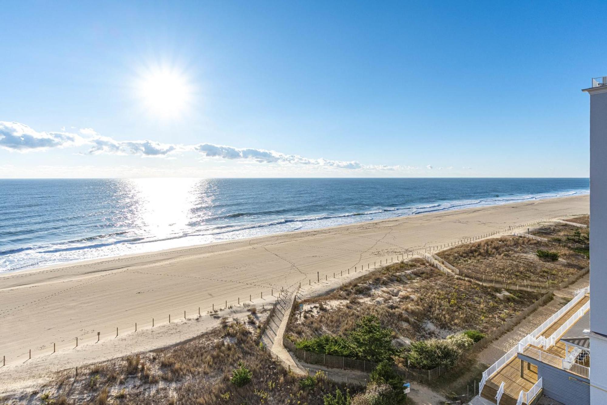 Oceanfront 2 Bedroom Modern W Pool *
