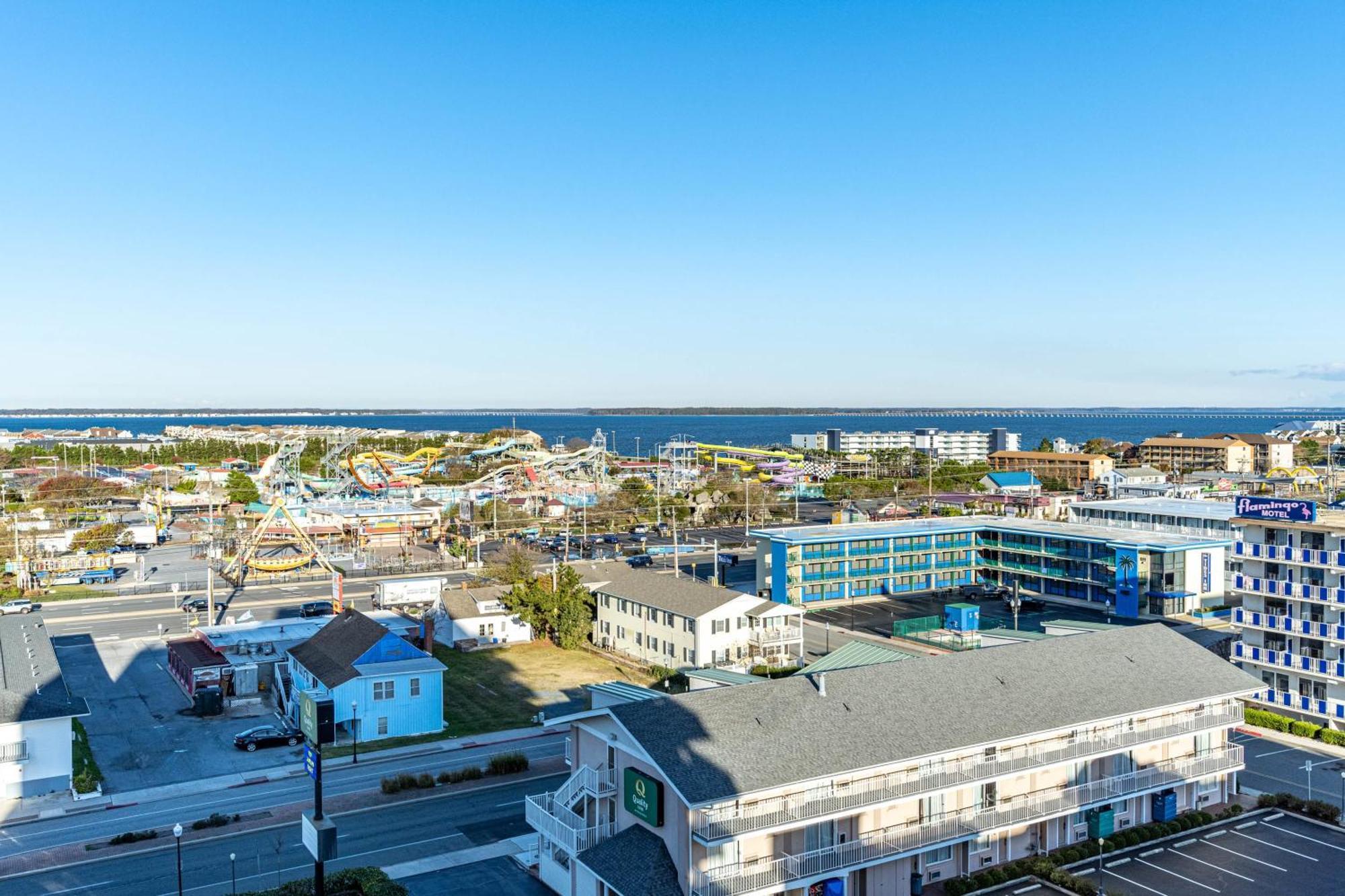 Oceanfront 2 Bedroom Modern W Pool Ferienhaus *